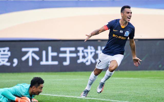  朗斯门将扑点建功保级关键战平局  